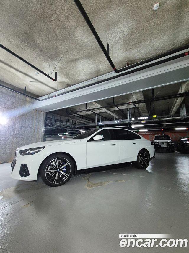 BMW 5 Series G60 530i xDrive - фото 2