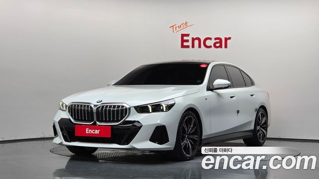 BMW 5 Series G60 530i xDrive M Sport - фото 0