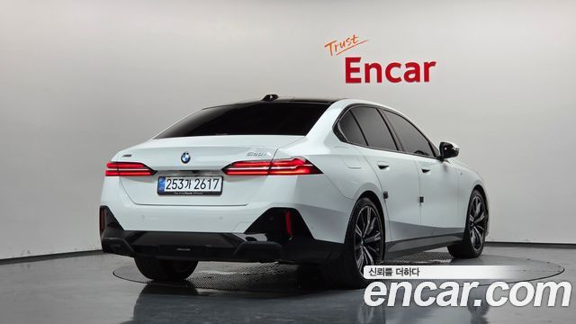 BMW 5 Series G60 530i xDrive M Sport - фото 1