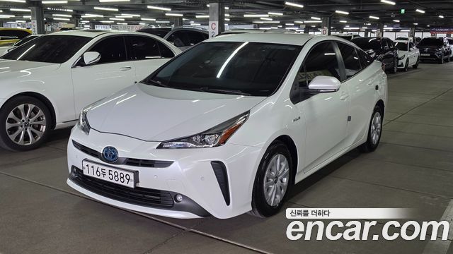 Toyota Prius 4-го поколения 1.8 - фото 0