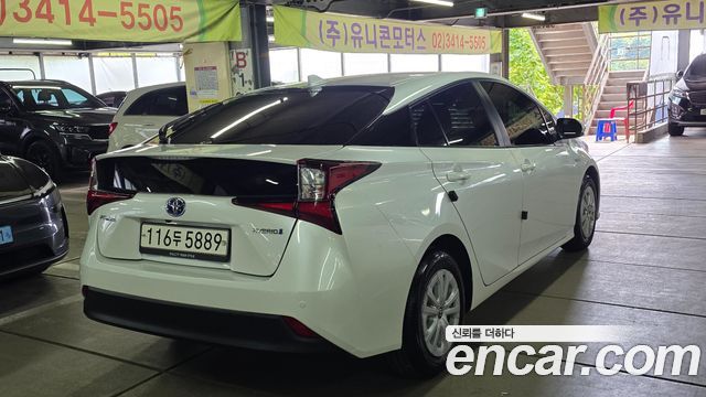 Toyota Prius 4-го поколения 1.8 - фото 3