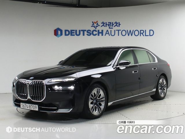 BMW 7 Series G70 740i sDrive Design Pure Excellence - фото 0