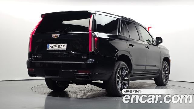 Cadillac Escalade 5-го поколения 6.2 Sports Platinum - фото 1