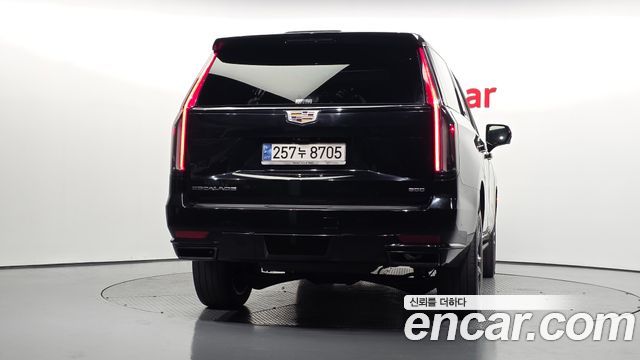 Cadillac Escalade 5-го поколения 6.2 Sports Platinum - фото 3