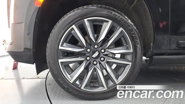 Cadillac Escalade 5-го поколения 6.2 Sports Platinum - фото 4