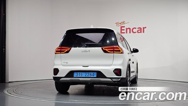 Kia Niro Plus Air - фото 3