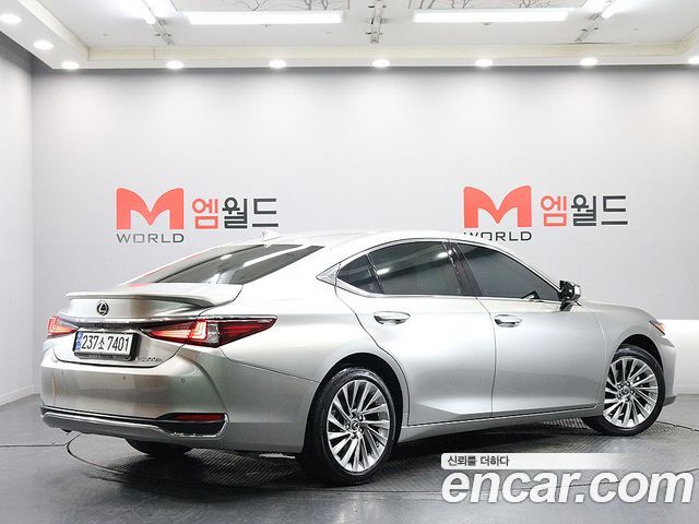 Lexus ES 300h 7-го поколения Executive - фото 2