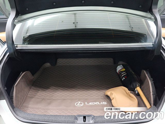 Lexus ES 300h 7-го поколения Executive - фото 4