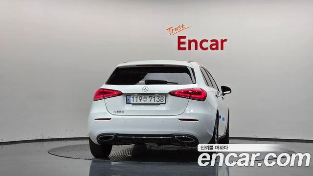 Mercedes-Benz A-Class W177 A220 Hatchback - фото 3