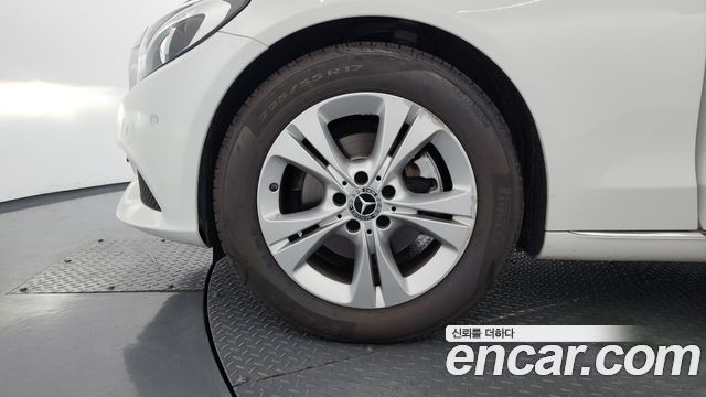 Mercedes-Benz C-Class W205 C220 d 4MATIC - фото 4