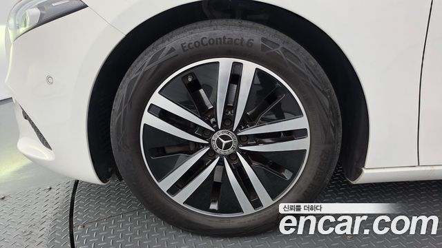 Mercedes-Benz A-Class W177 A220 Hatchback - фото 4
