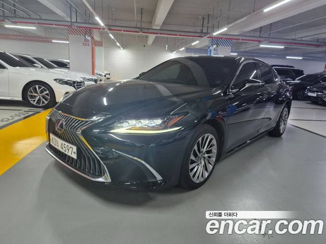 Lexus ES 300h 7-го поколения Executive - фото 0