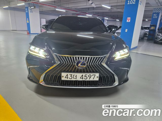 Lexus ES 300h 7-го поколения Executive - фото 2