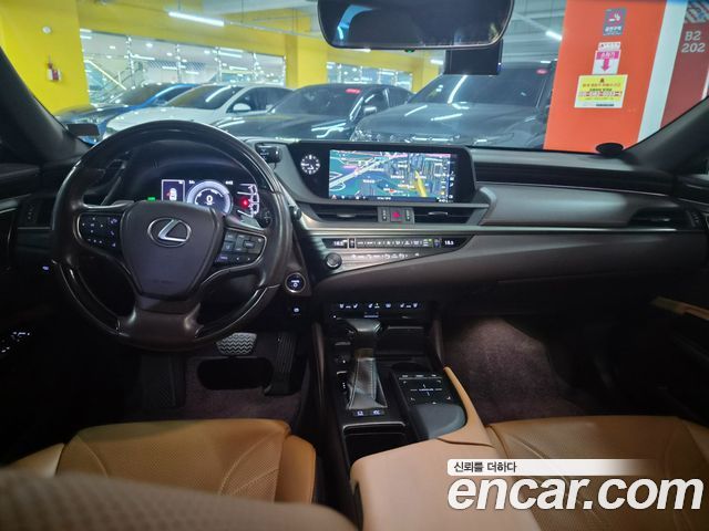 Lexus ES 300h 7-го поколения Executive - фото 4