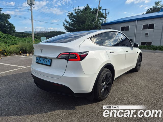 Tesla Model Y RWD - фото 2