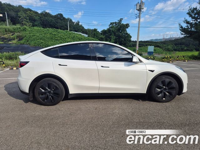 Tesla Model Y RWD - фото 4