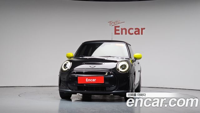 Mini Cooper Electric SE Electric 3rd - фото 1