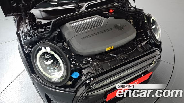 Mini Cooper Electric SE Electric 3rd - фото 4