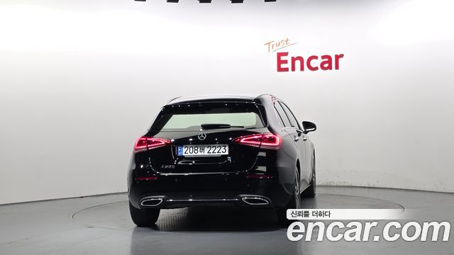 Mercedes-Benz A-Class W177 A220 Hatchback - фото 3