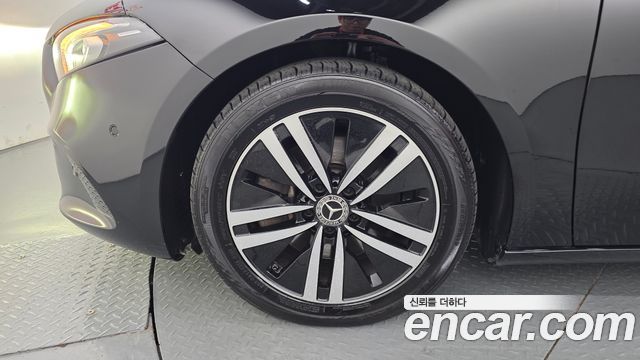 Mercedes-Benz A-Class W177 A220 Hatchback - фото 4