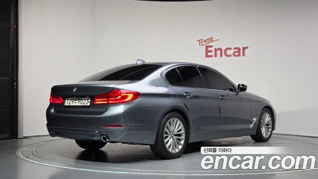 BMW 5 Series G30 530i Luxury Plus - фото 1