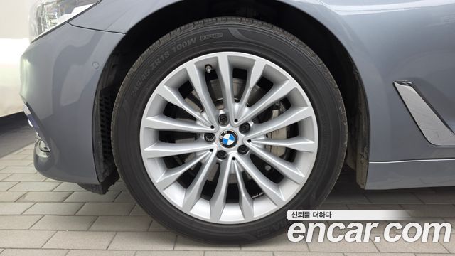 BMW 5 Series G30 530i Luxury Plus - фото 4