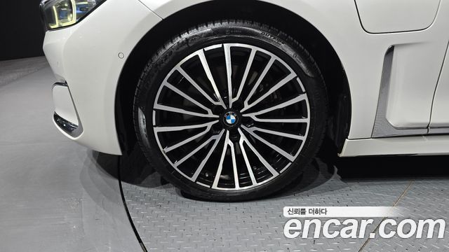 BMW 7 Series G11 745Le iPerformance Design Pure Excellence - фото 4