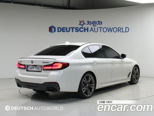 BMW 5 Series G30 M550i xDrive - фото 1