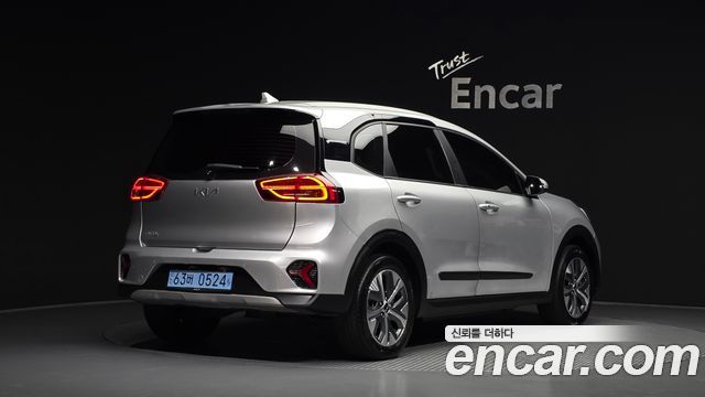 Kia Niro Plus Air - фото 1