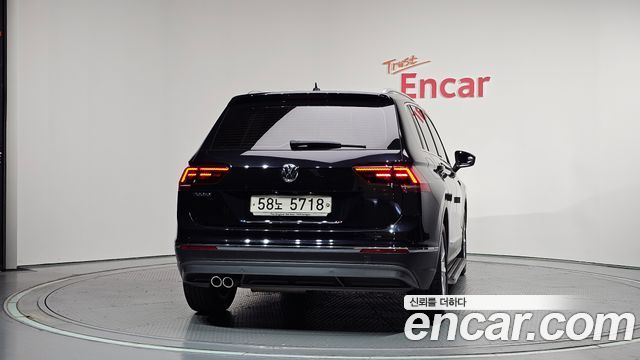 Volkswagen Tiguan 2-го поколения 2.0 TDI Premium - фото 3