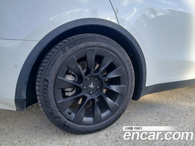Tesla Model Y Long Range AWD - фото 4