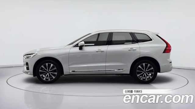 Volvo XC60 2-го поколения B5 Ultimate Bright - фото 3