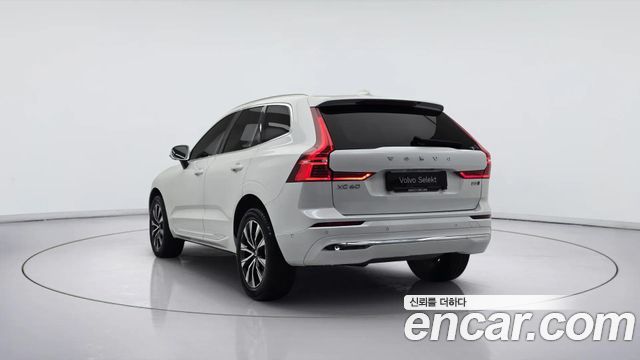 Volvo XC60 2-го поколения B5 Ultimate Bright - фото 4