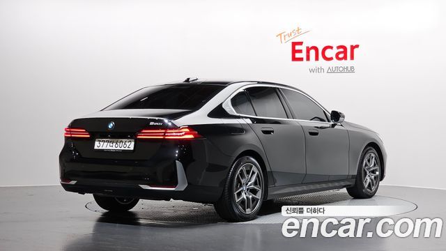 BMW 5 Series G60 520i - фото 0