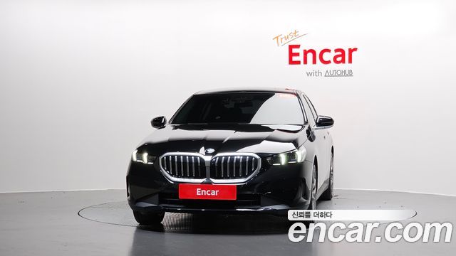 BMW 5 Series G60 520i - фото 1
