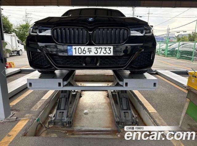 BMW 5 Series G30 530e M Sport - фото 0