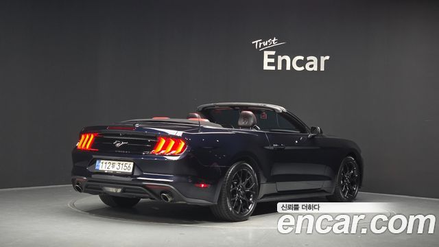 Ford Mustang Convertible - фото 1