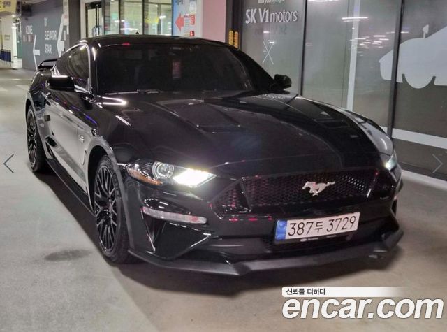 Ford Mustang GT Coupe - фото 0