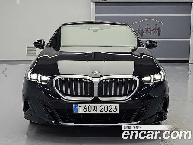 BMW 5 Series G60 520i M Sport - фото 1