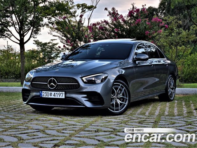 Mercedes-Benz E-Class W213 E220d 4MATIC AMG Line - фото 0