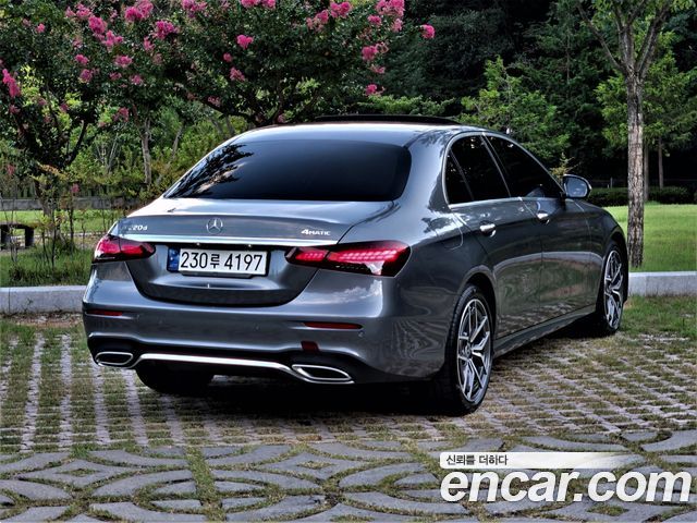 Mercedes-Benz E-Class W213 E220d 4MATIC AMG Line - фото 1