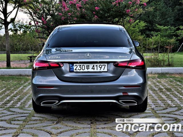 Mercedes-Benz E-Class W213 E220d 4MATIC AMG Line - фото 3