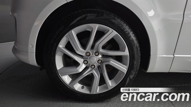 Land Rover Range Rover Sport 2-го поколения 3.0 SDV6 HSE Dynamic - фото 3