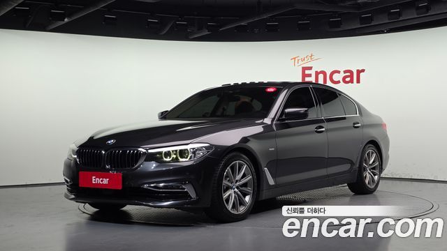 BMW 5 Series G30 520i Luxury - фото 0