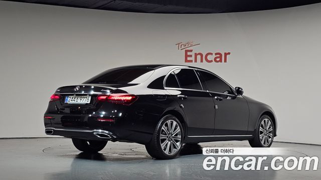 Mercedes-Benz E-Class W213 E350 4MATIC Exclusive - фото 0