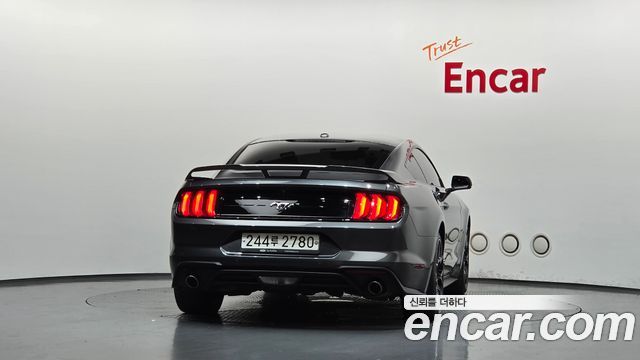 Ford Mustang Coupe - фото 3
