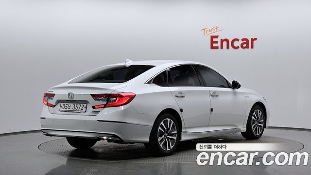 Honda Accord 10-го поколения 2.0 Hybrid Touring - фото 1