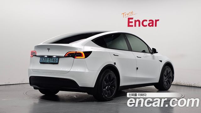 Tesla Model Y RWD - фото 0