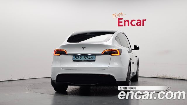 Tesla Model Y RWD - фото 2