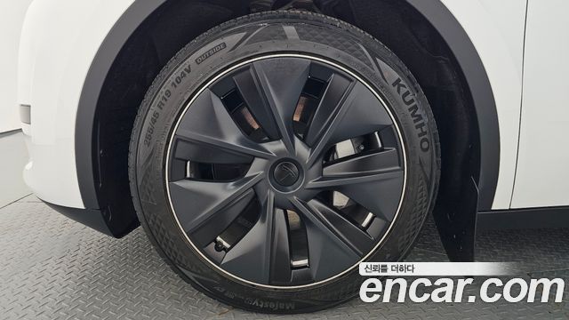 Tesla Model Y RWD - фото 3